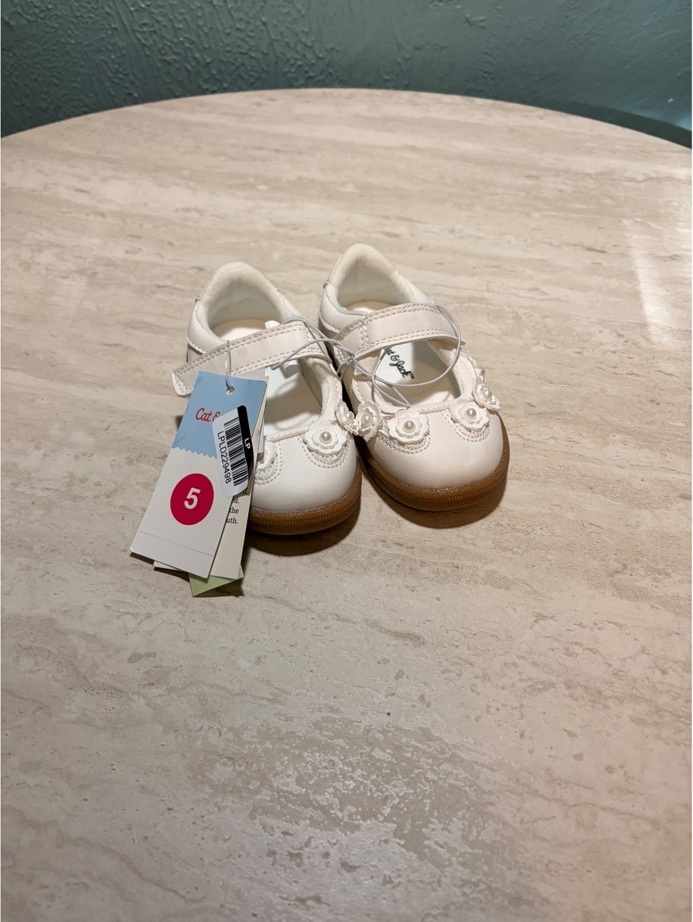 Size 5C Cat & Jack Girls' White Mary Jane Shoes with Floral Detail Size 5